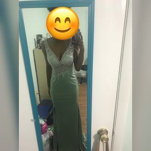 im a 2020 grad who didn't get to have prom . so im selling my dress .